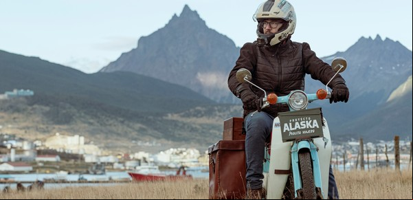 De Ushuaia a Alaska en una moto de 90 cc: la gran aventura de un argentino