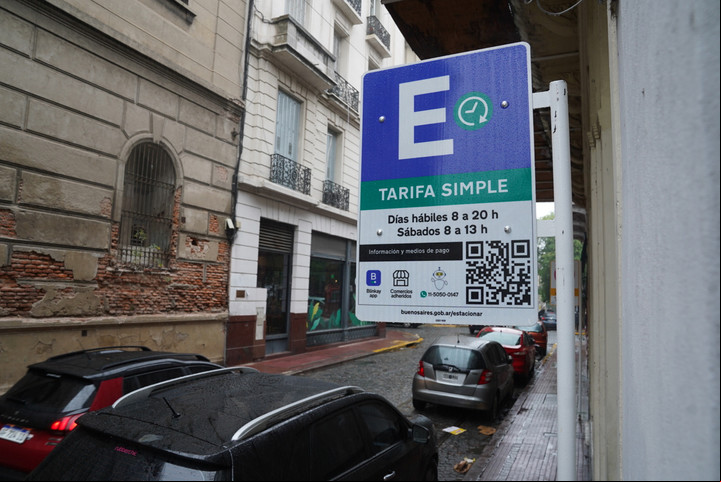 En San Telmo y Constitución sumaron cuadras de estacionamiento medido. Foto: Guillermo Rodríguez Adami