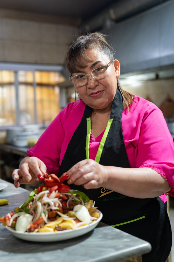 Miriam Flores Navia, chef y dueña de Miriam, en Liniers. / Martín Bonetto