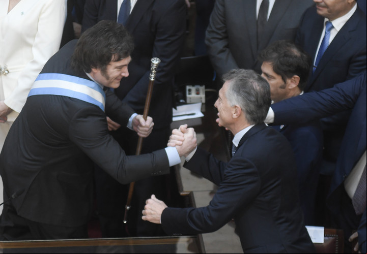 Javier Milei junto a Mauricio Macri el día que asumió al frente del Ejecutivo nacional. Foto Federico Lopez Claro