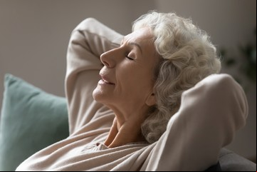 Cómo dormir bien después de los 60: la fase perdida y la clave de los 4 tiempos, explicadas por un experto en sueño