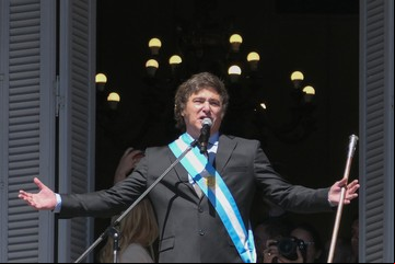 En privado, Javier Milei confía en los ajustes pero cree que "recién en marzo" va a empezar a ceder la inflación 