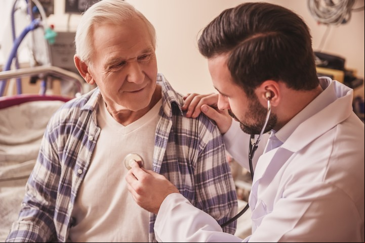 Diente de león para bajar el colesterol, triglicéridos y prevenir enfermedades del corazón. Foto: Shutterstock
