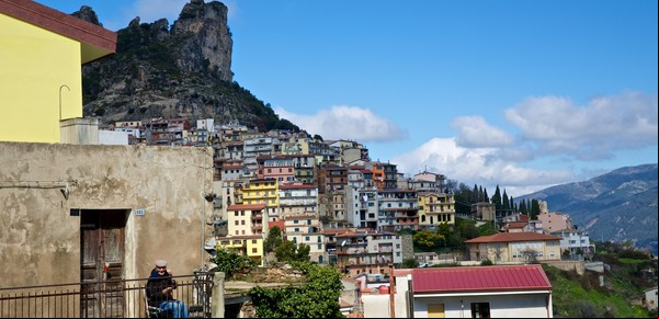 Emigrar a Europa: cuál es el pueblito de Italia que no pide visa para trabajar y ofrece casa gratis