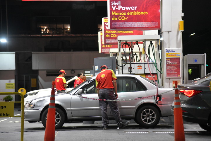 Shell da descuentos para las cargas de combustibles . Foto: Enrique García Medina.