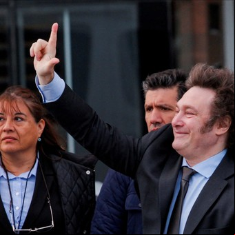 Cómo el kirchnerismo ayuda por ahora a Milei
