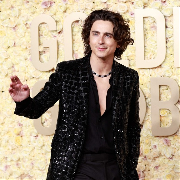 Timothée Chalamet en los Globos de Oro de este año. Foto by Michael Tran / AFP.