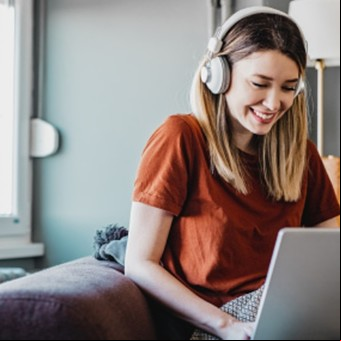 Trabajar y estudiar con música: cuáles son las 10 canciones que te ayudan a rendir más y mejor