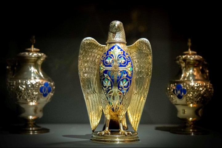 Chrêmier, o depósito de óleo sagrado, en forma de paloma, por Chertier según Viollet-le-Duc, 1866, bronce dorado, plata dorada y esmalte.
Foto: Noel Smart.