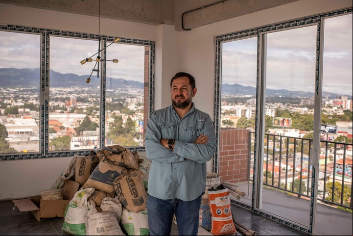 Carlos Mendizábal, arquitecto guatemalteco, dice que detesta Cayalá. Foto de Daniele Volpe.
