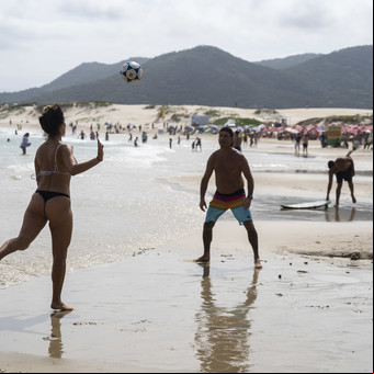 Viaje low cost a Brasil: cuánto vale ir en micro a Florianópolis o a Río de Janeiro este verano