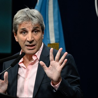 Economistas tras el anuncio de Caputo, anticipa más ajuste y más licuación