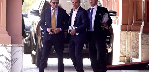 Interna en el Gobierno: los Caputo ganan poder en el manejo de la economía y serán clave en las privatizaciones