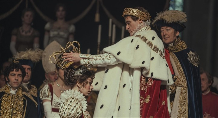 La ceremonia de coronación estaba cargada de simbolismo: las monarquías ya no serían de origen divino. Foto: Napoleón, película de Ridley Scott.
