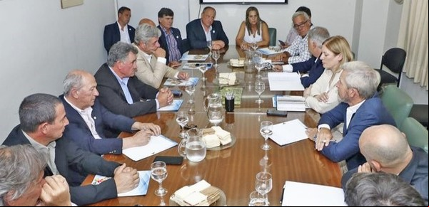 Ley Ómnibus: la mesa de enlace rechazó la adhesión a un acta internacional sobre semillas y recibió el aval de 3 provincias 