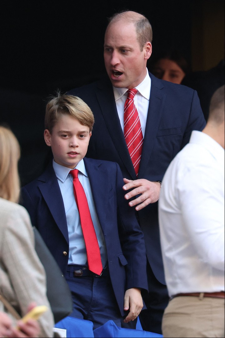 El príncipe Jorge junto a su padre, el príncipe Guillermo. Foto Pascal Guyot /AFP