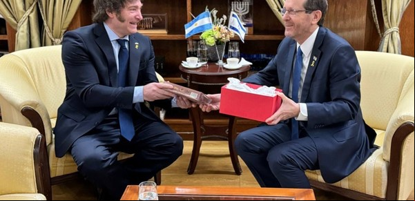 El presidente israelí agradeció a sus colegas de Argentina, Uruguay y Paraguay por participar del homenaje a las víctimas de la AMIA