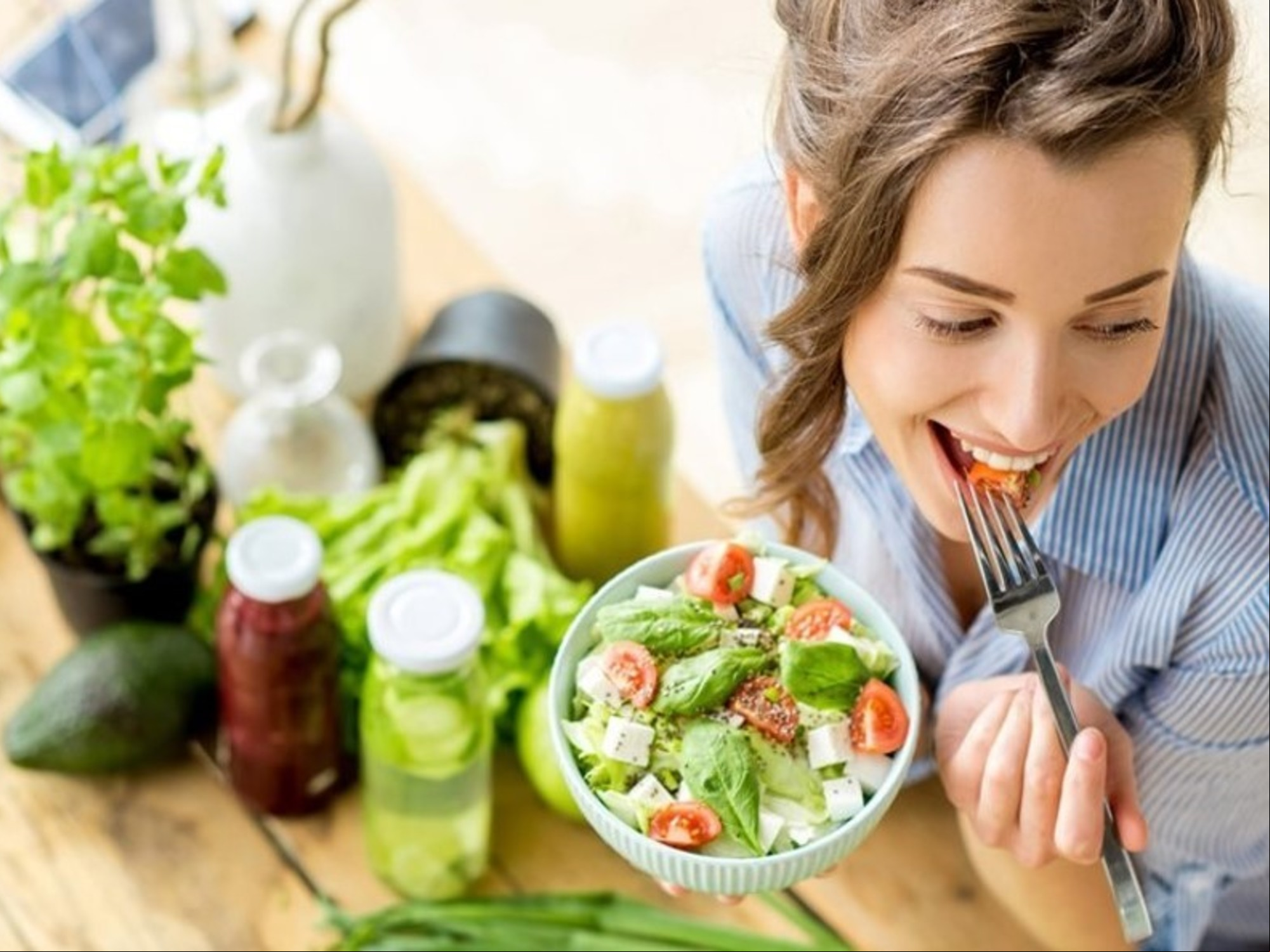 Revitalizar la energía. La dieta debe ser equilibrada y rica en nutrientes. Además, cumplir con las cuatro comidas. Foto: Clarín.
