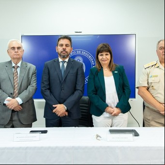 Patricia Bullrich presentó el protocolo de uso de armas de fuego para las fuerzas de seguridad, pero por ahora solo regirá para Prefectura