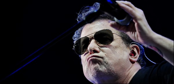 Andrés Calamaro dijo que a los argentinos "no les importa ni cuánto sube el boleto" y bancó al trapero que en Cosquín atacó al ministro Caputo