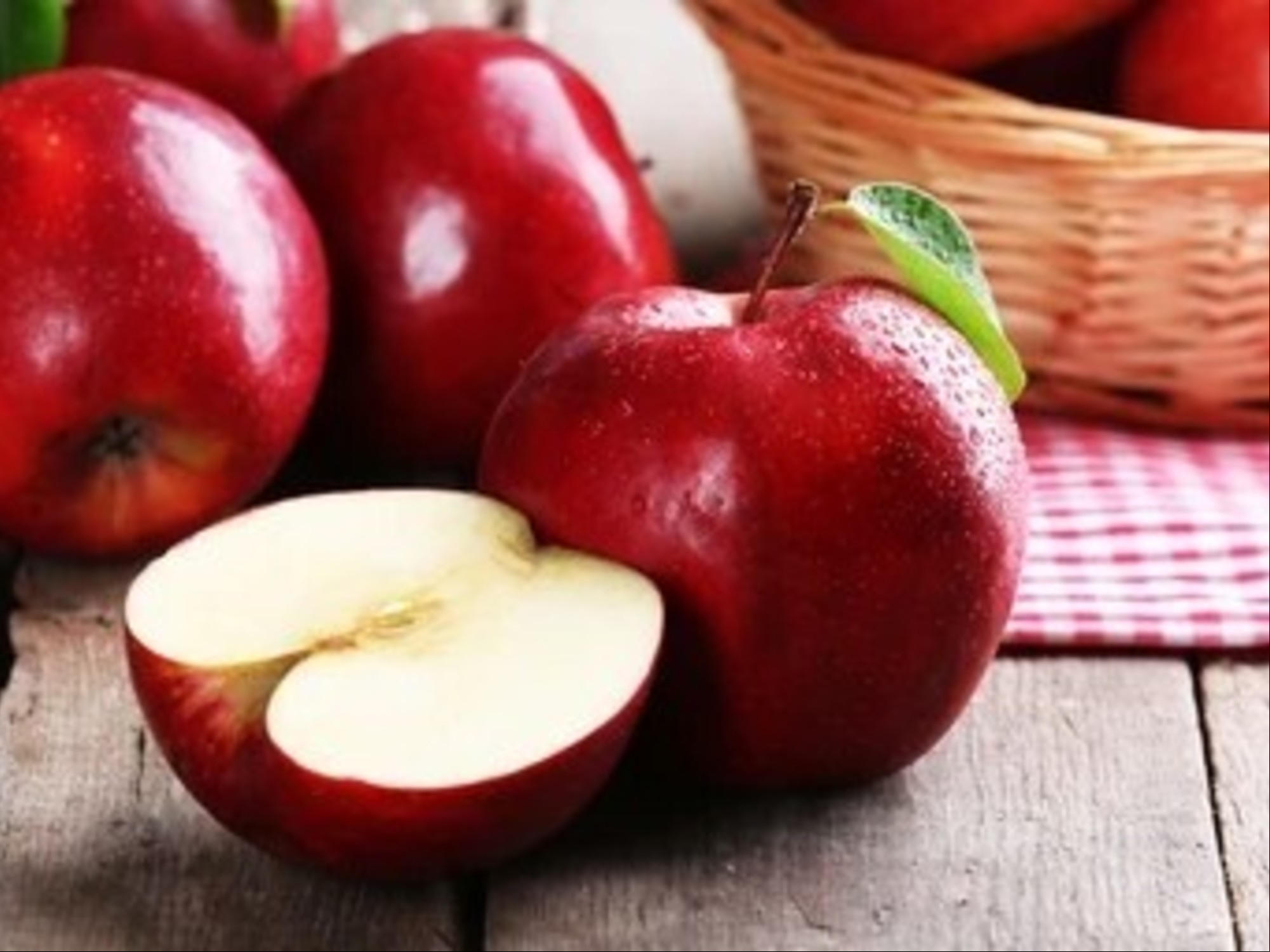 Existen más de mil variedades de manzanas, verdes, amarillas y rojas. Foto: Shutterstock.