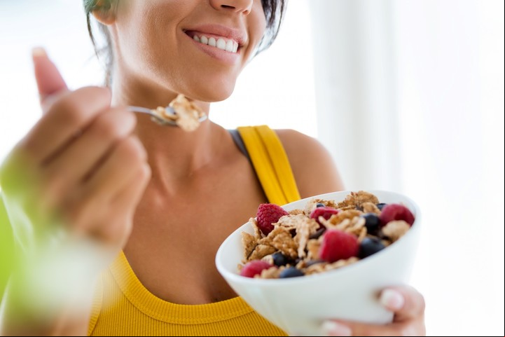 Las frutas y vegetales deben cubrir el 50% del plato. Foto Freepik
