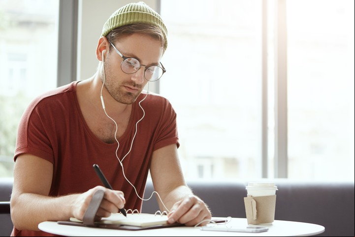 Aries, mirá con detenimiento tu rutina y optimizala. Foto: ilustración Shutterstock