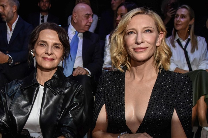 Y ya que hablamos de moda... Juliette Binoche y Cate Blanchett, en la presentación de Giorgio Armani, en el Fashion Week de Milán. Foto: EFE/EPA/Matteo Corner