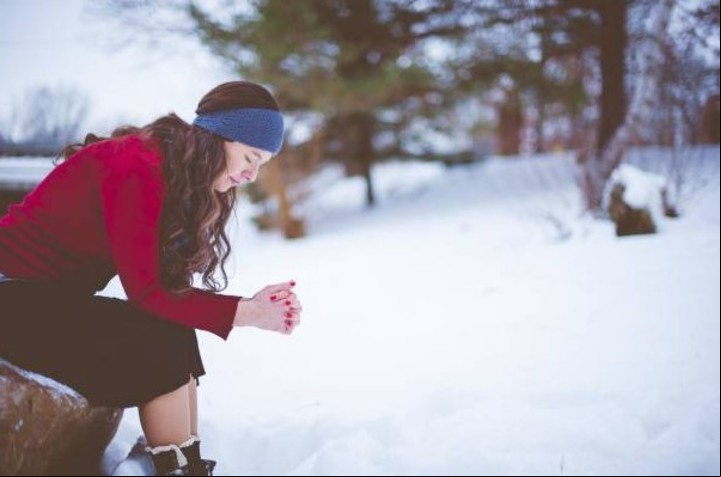 El significado de anotar un nombre sobre la nieve o el hielo. Foto: iStock.