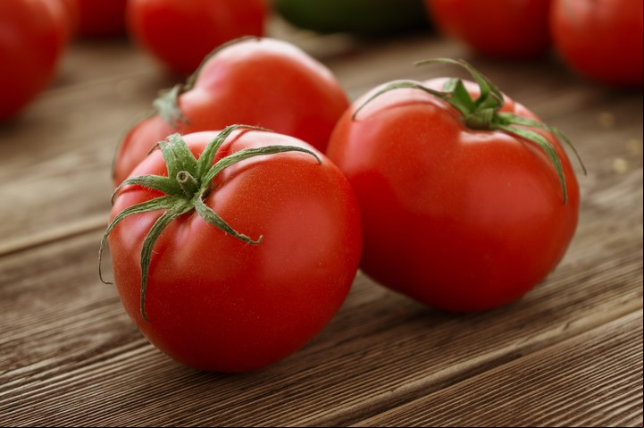 Los tomates son fáciles de sembrar. Foto Shutterstock.