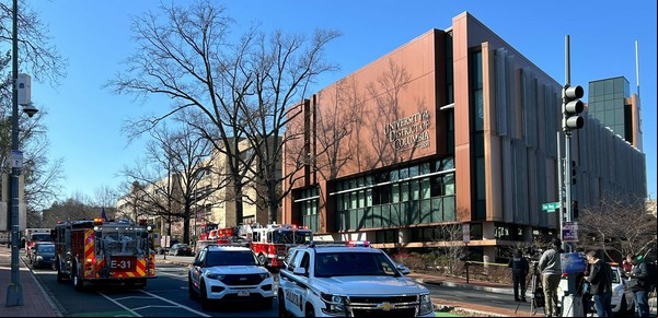 Pánico y tensión en Washington: un hombre se prendió fuego frente a la Embajada de Israel