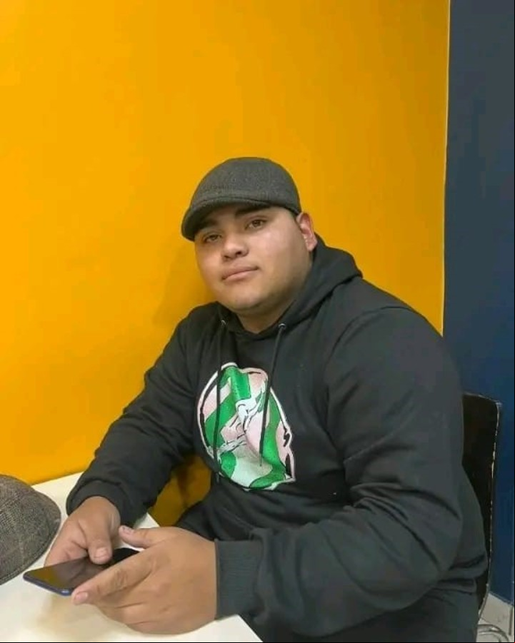 Enzo Capis (19) fue asesinado en Lanús cuando iba a bordo de una camioneta Ford F100.