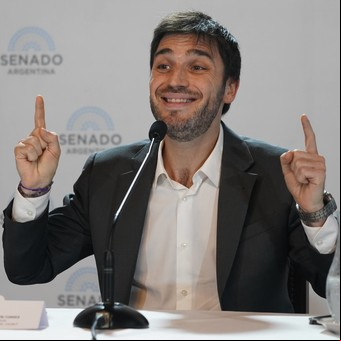 “Yo laburo los miércoles”: la insólita anécdota que contó Ignacio Torres sobre los asesores “ñoquis” en el Congreso