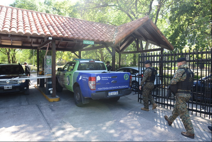 El ingreso al country Carmel. Foto: Luciano Thieberger.