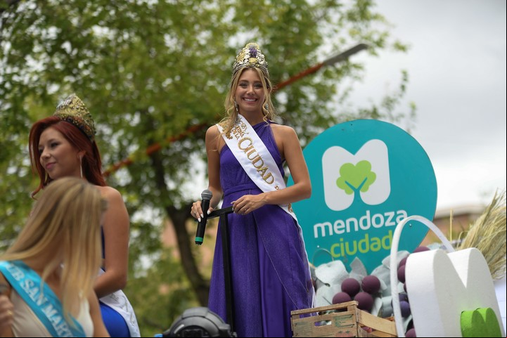 Agostina Saua Carrión, la nueva reina. Foto: Télam