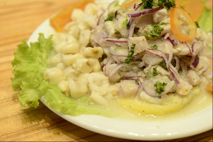 En Asu Mare Barra Criolla uno de los platos más populares es el ceviche. Foto: Constanza Niscovolos.