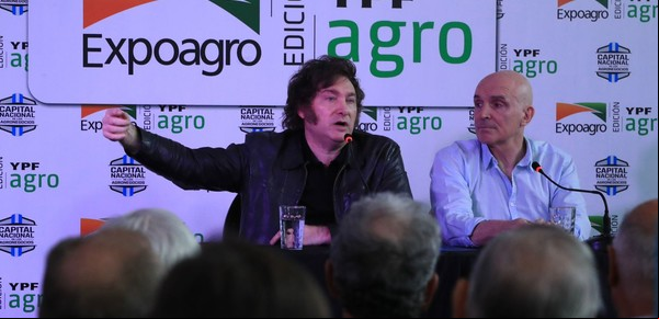 Javier Milei dijo que en la Quinta de Olivos "se almorzaba y cenaba con champán Cristal todos los días" y luego se retractó