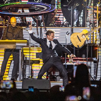 Cómo fue la cena de gala de Luis Miguel en La Rural: vestidos de fiesta, pogo y un cantante sin demagogia