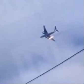 Video: un avión militar ruso se estrelló con 15 personas a bordo