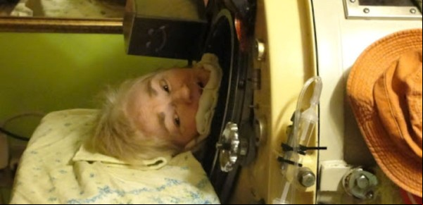 Quién es Polio Martha, la única estadounidense que vive en un pulmón de hierro: "Lo veo como un amigo"