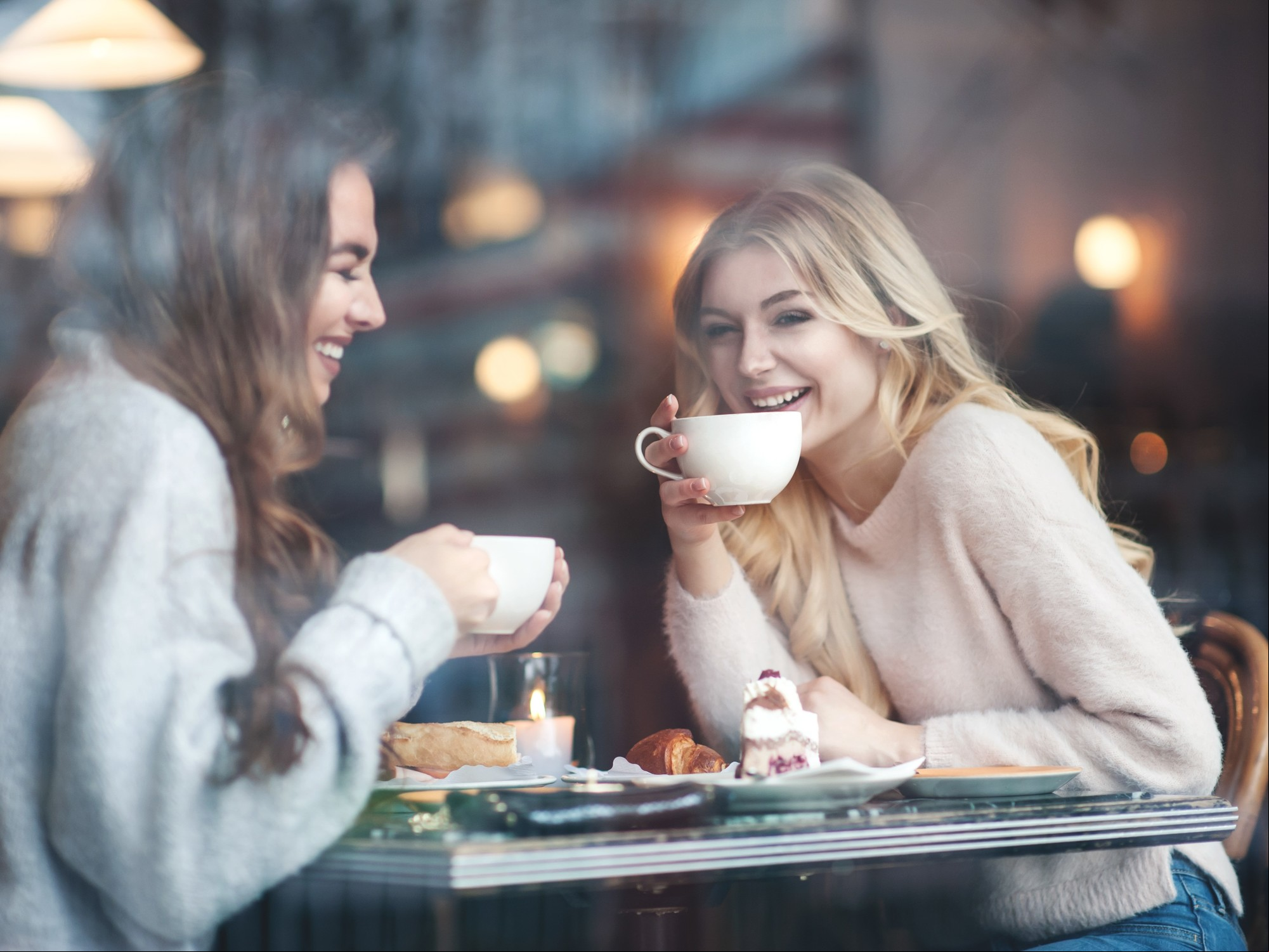 Leo, aprovechen esta lunación para dialogar con sus amistades, escúchenlos. Foto: ilustración Shutterstock