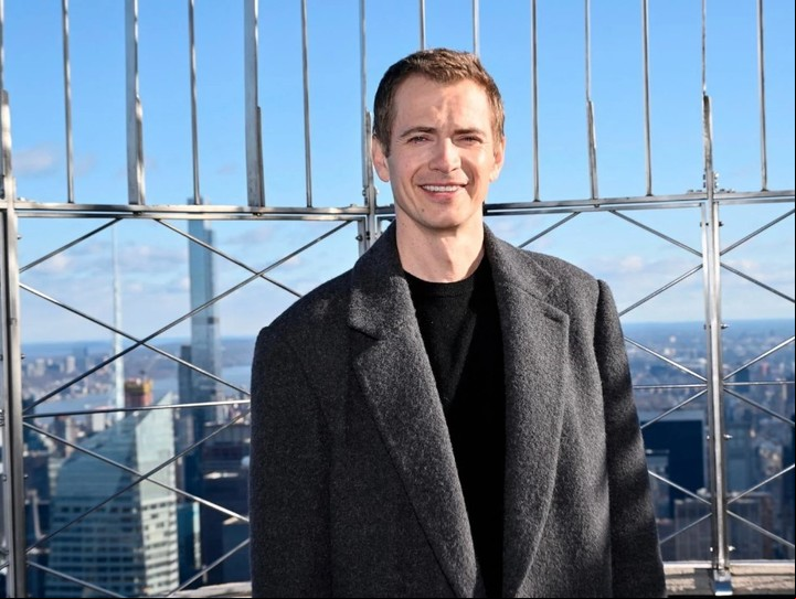 Hayden Christensen en la cima del edificio Empire State. Foto de prensa