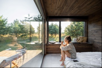 Cómo atraer el dinero con el poderoso ritual de las ventanas, según el Feng Shui     
