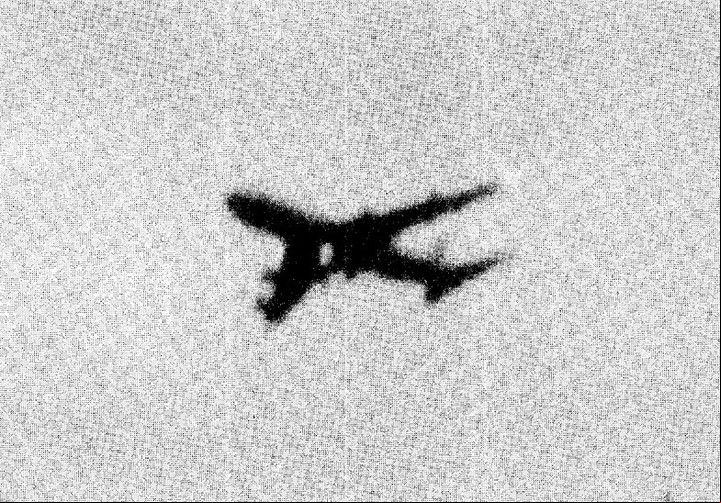 El avión 123 volando sobre Okutama. Foto: 運輸安全委員会 (Japan Transport Safety Board), CC BY 4.0 <https://creativecommons.org/licenses/by/4.0>, via Wikimedia Commons
