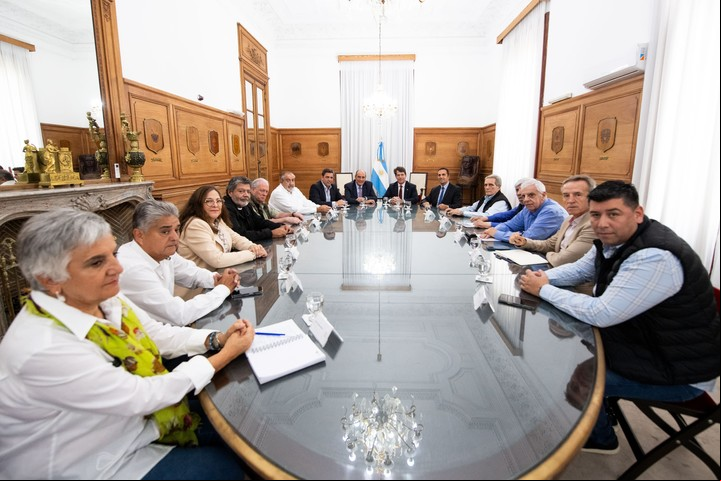 Guillermo Francos y Nicolás Posee durante el encuentro con la CGT a principios de abril.