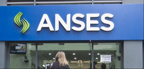 Qué les conviene más a los jubilados en la Argentina de Milei: ¿que los haberes aumenten por inflación o por crecimiento del PBI?