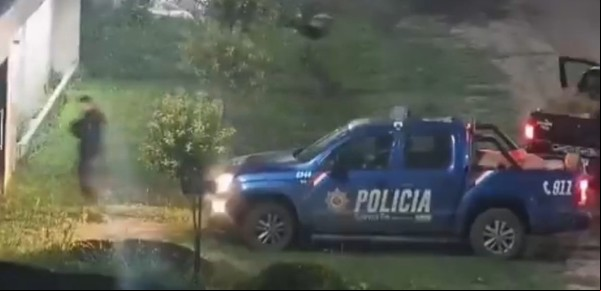 Detienen a un policía en Santa Fe: lo acusan de robar mercadería que tenía que custodiar tras el vuelco de un camión