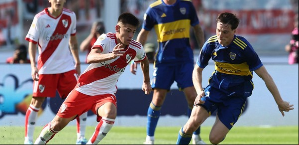 Demichelis y el cambio de la discordia: por qué sacó al Diablito Echeverri en el Superclásico