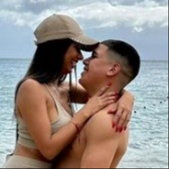 Thiago Medina le propuso casamiento a Daniela Celis de una particular manera y recibió críticas en las redes