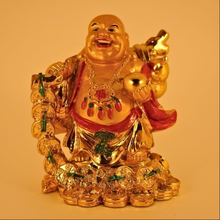 El Buda de capa roja destraba problemas financieros. Foto: ilustración Shutterstock